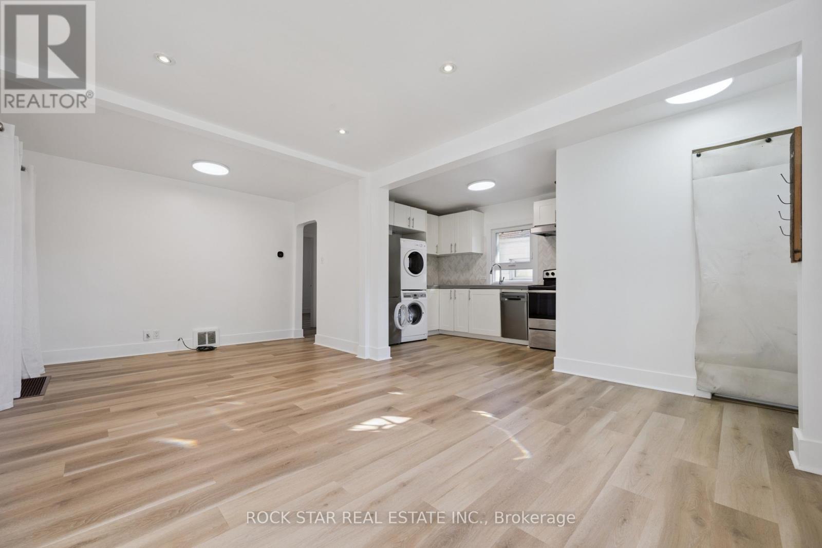20 Braeburn Avenue, Toronto, Ontario  M9P 2J3 - Photo 7 - W13880128