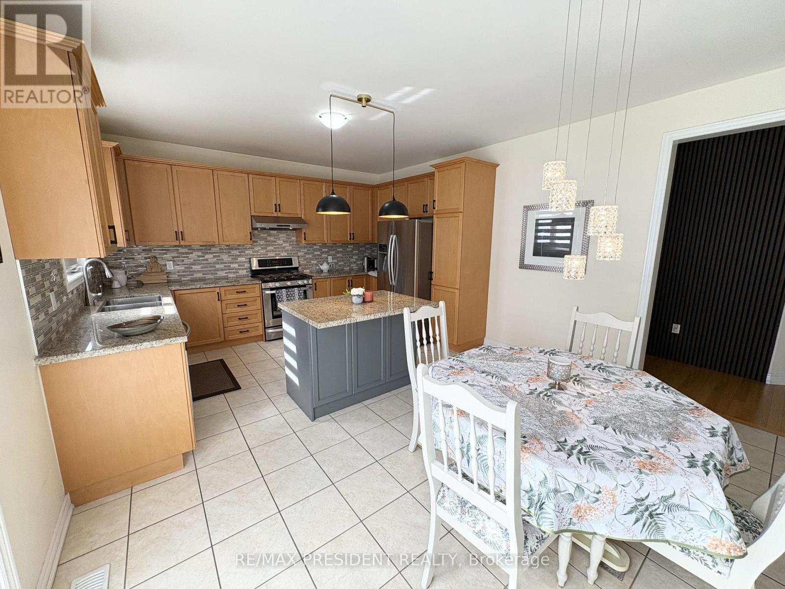 7 Wellpark Way, Brampton, Ontario  L6P 3Z6 - Photo 13 - W13880184