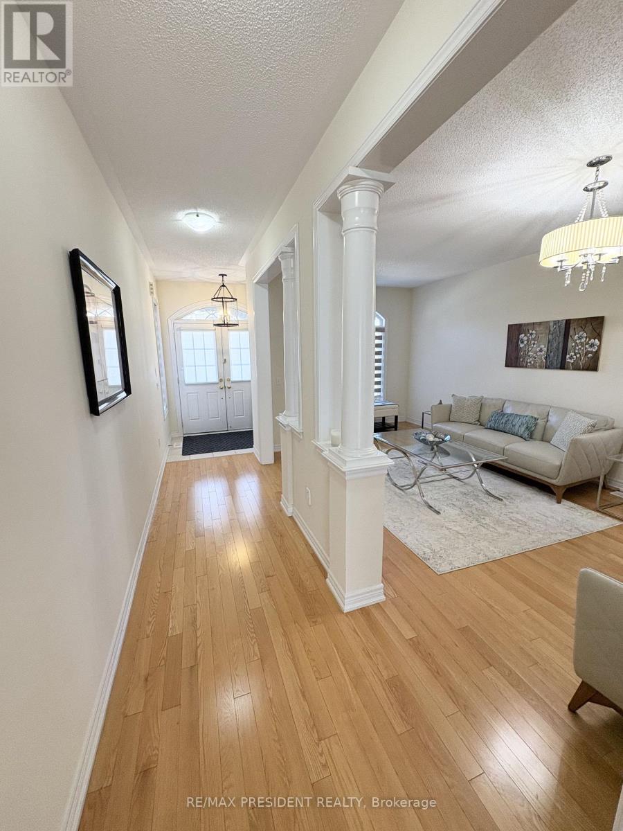 7 Wellpark Way, Brampton, Ontario  L6P 3Z6 - Photo 8 - W13880184