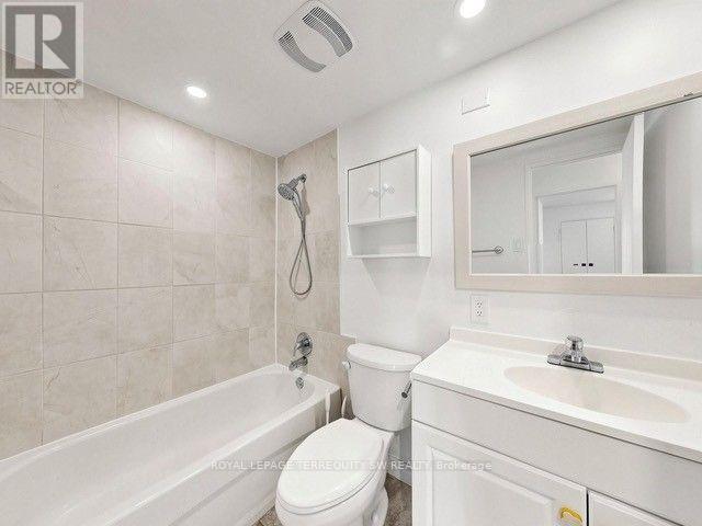 2301 - 360 Ridelle Ave Avenue, Toronto, Ontario  M6B 1K1 - Photo 19 - W13880200
