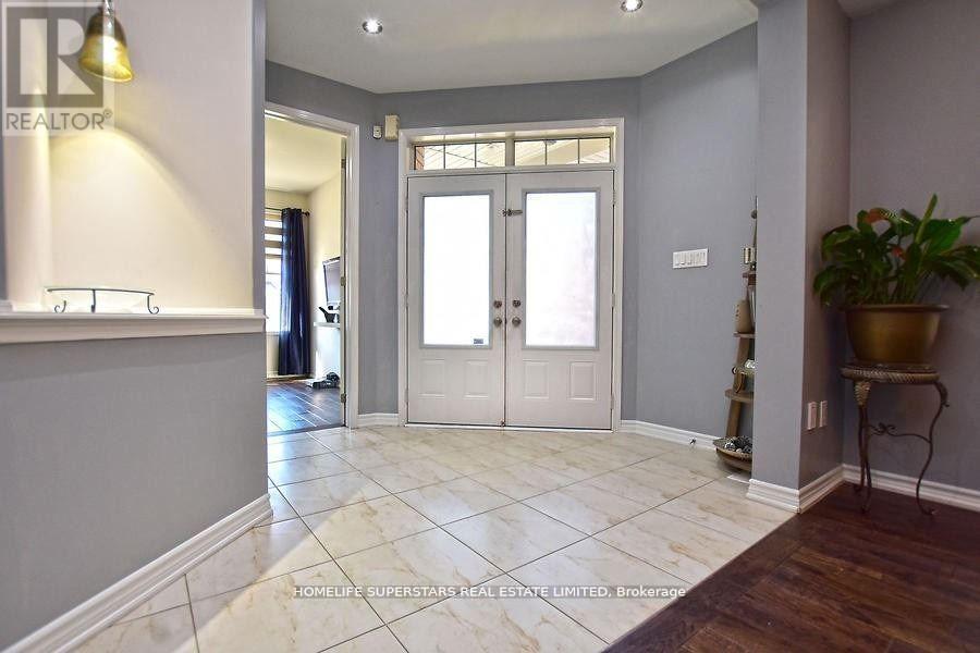 63 Enford Crescent, Brampton, Ontario  L7A 4C7 - Photo 4 - W13880214