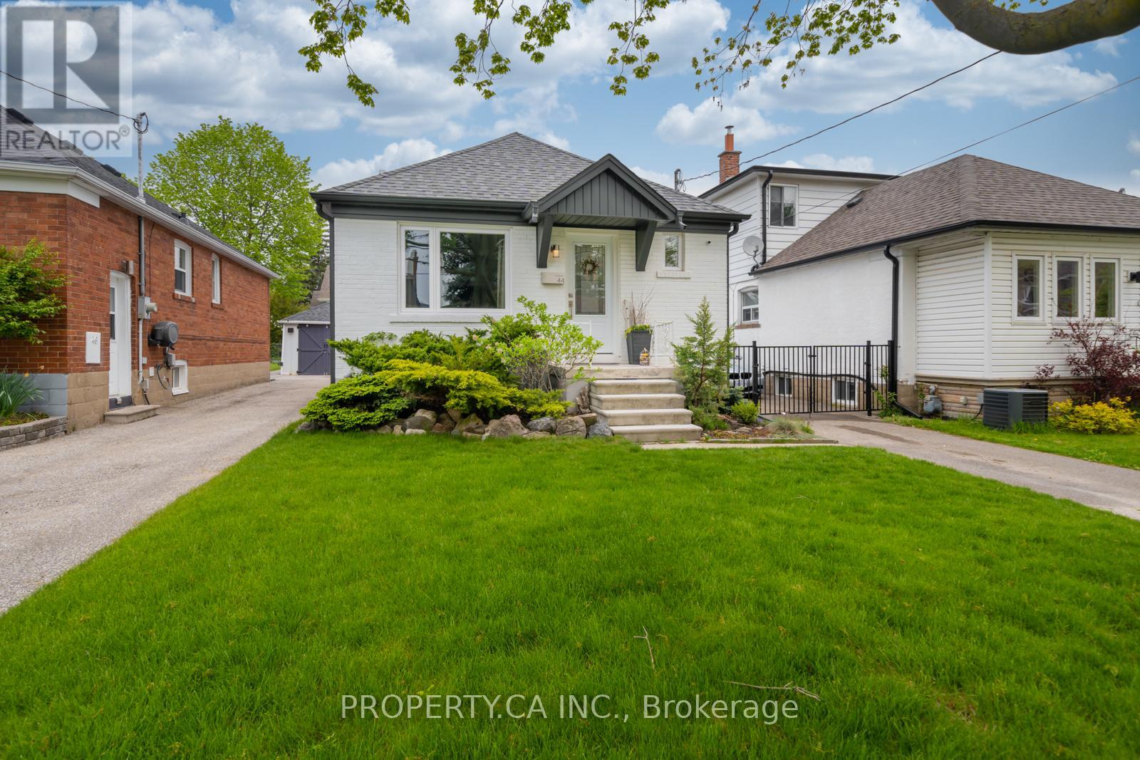 44 DANIELS STREET, Toronto, Ontario