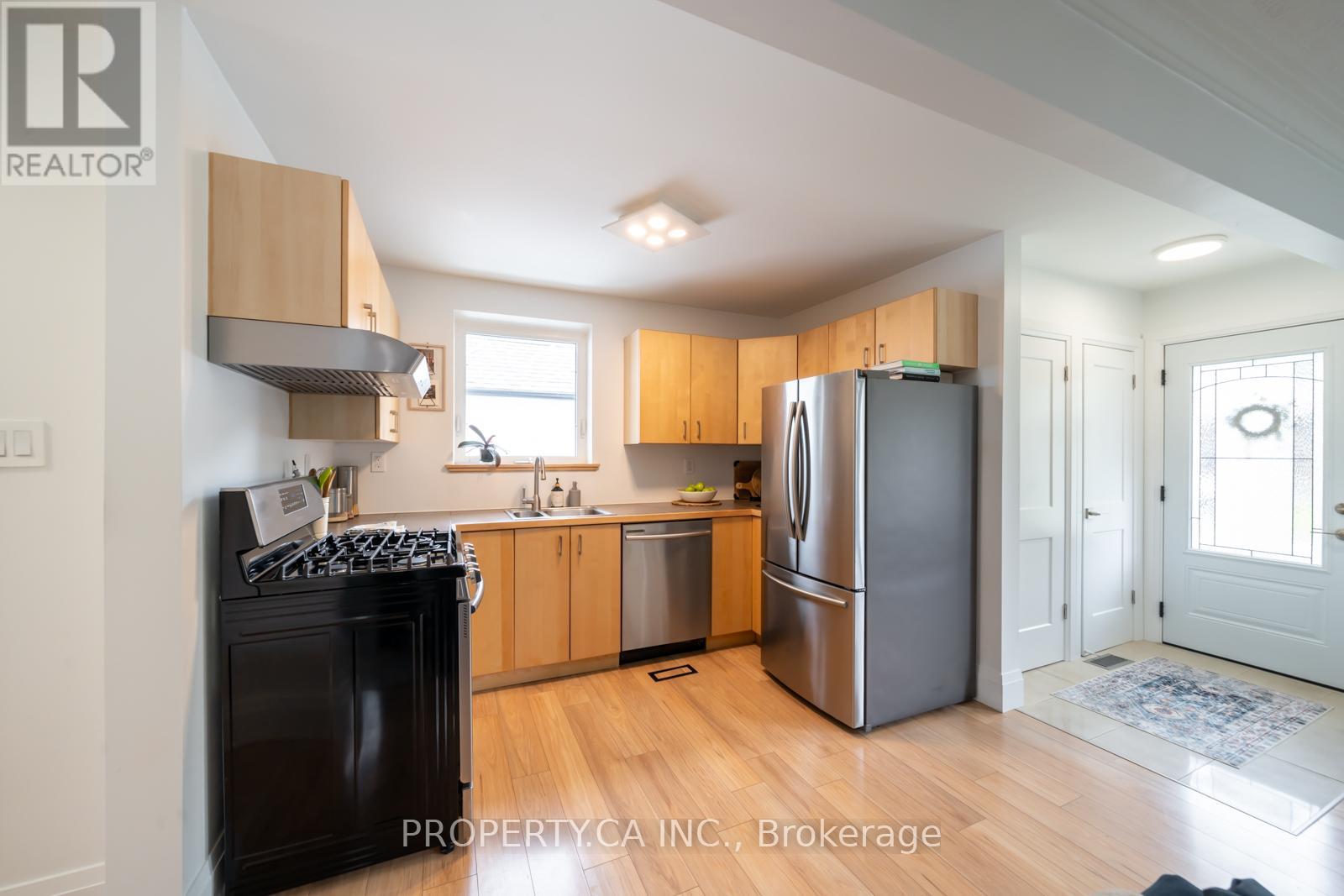 44 Daniels Street, Toronto, Ontario  M8Y 1M1 - Photo 6 - W13880254