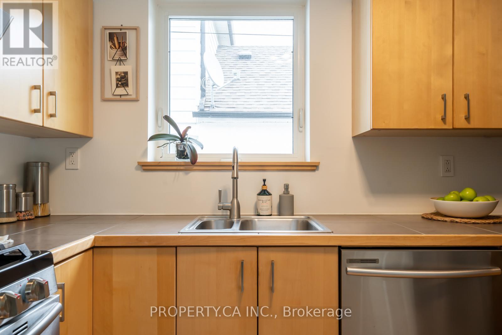 44 Daniels Street, Toronto, Ontario  M8Y 1M1 - Photo 7 - W13880254