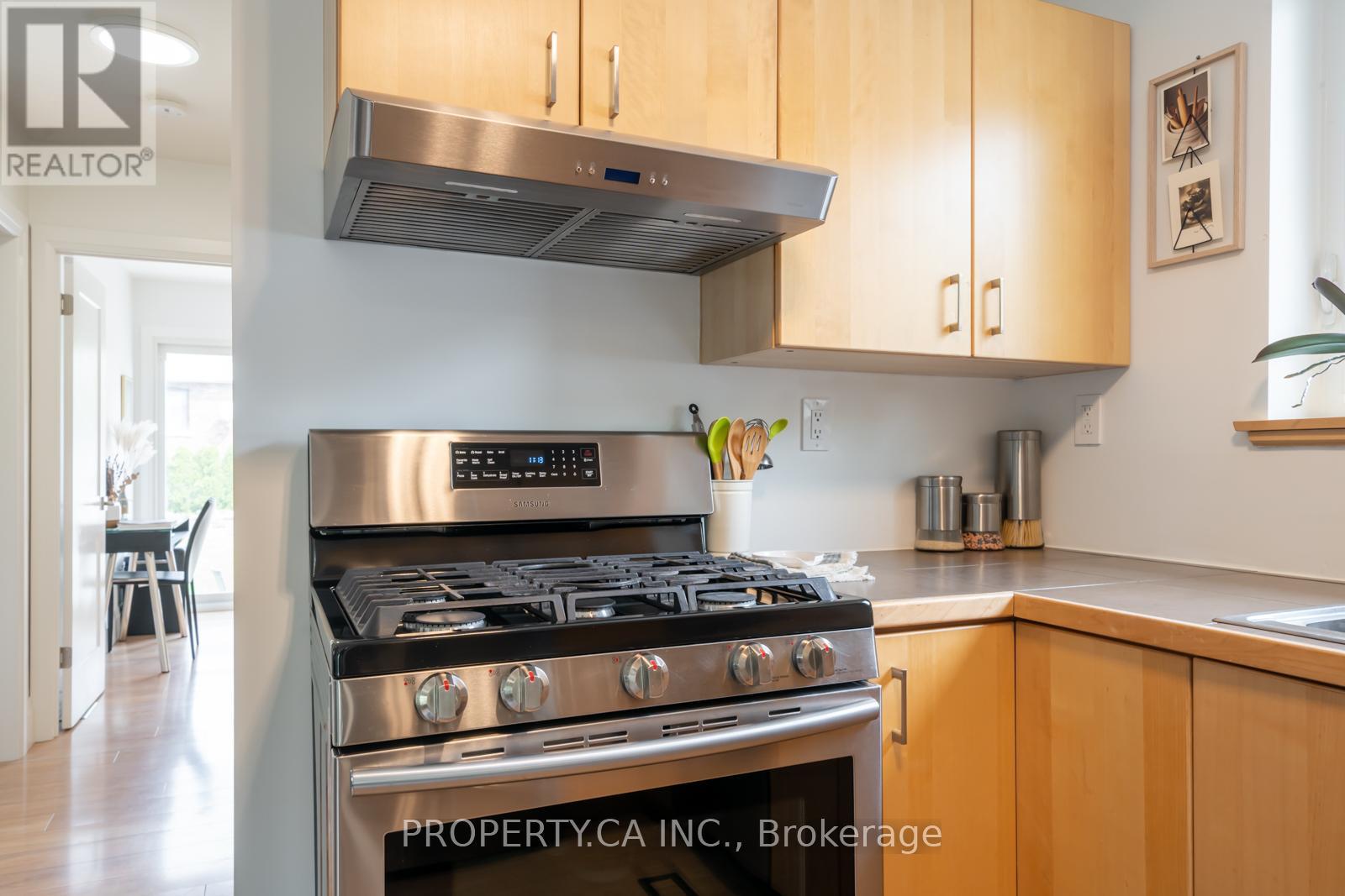 44 Daniels Street, Toronto, Ontario  M8Y 1M1 - Photo 8 - W13880254