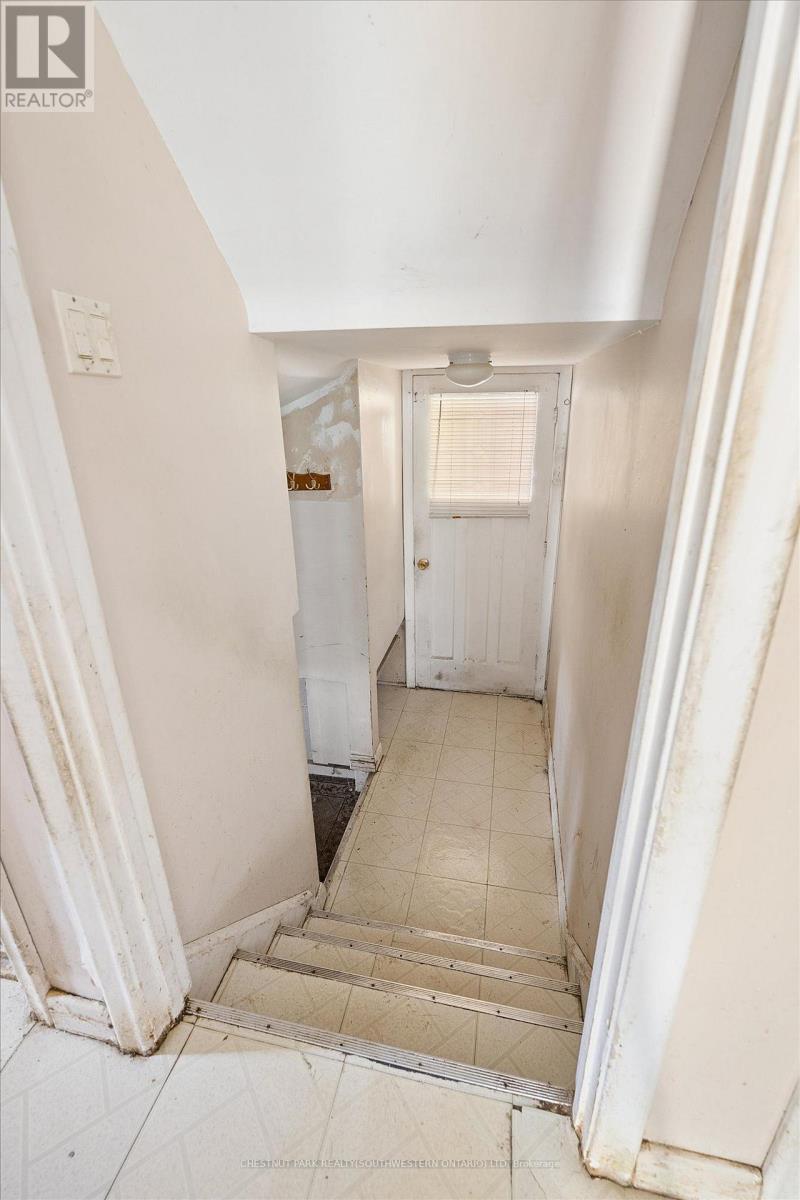 2 Lincoln Crescent, Guelph, Ontario  N1E 1Y8 - Photo 27 - X13880010