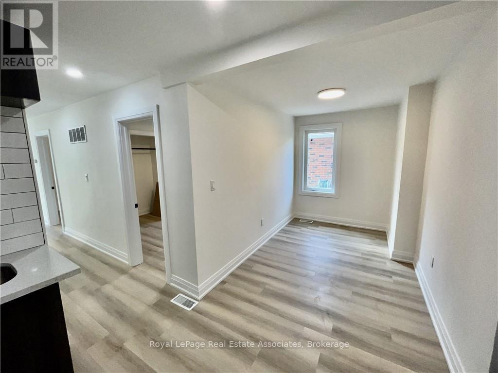 Upper - 289 Fairfield Avenue, Hamilton, Ontario  L8H 5H5 - Photo 7 - X13880078