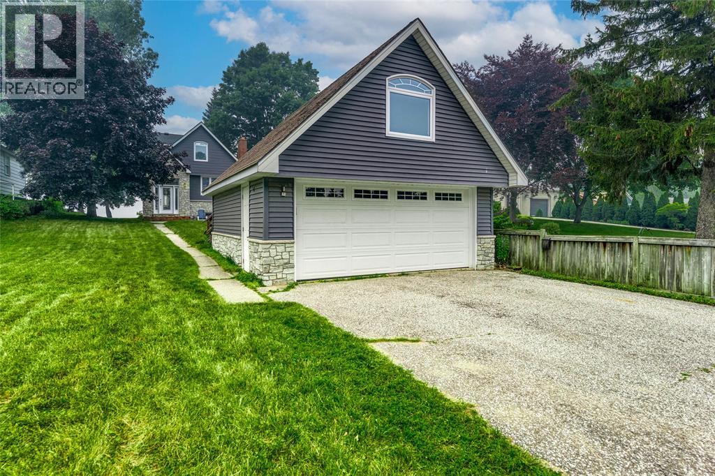1110 BRAEMAR LANE Sarnia Ontario Canada N7V3B5 4