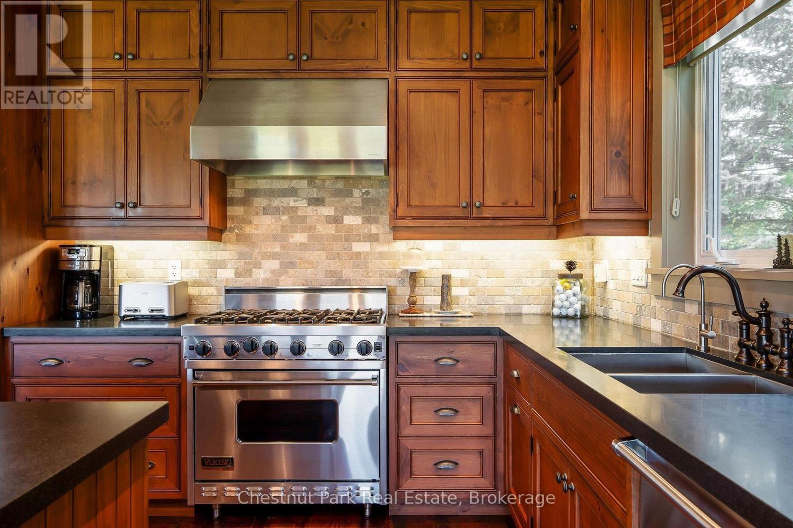 124 Snowbridge Way, Blue Mountains, Ontario  L9Y 0V1 - Photo 16 - X13880428
