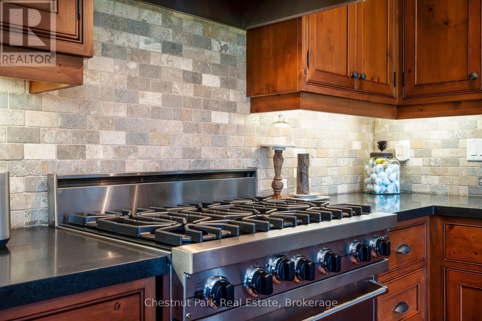 124 Snowbridge Way, Blue Mountains, Ontario  L9Y 0V1 - Photo 17 - X13880428