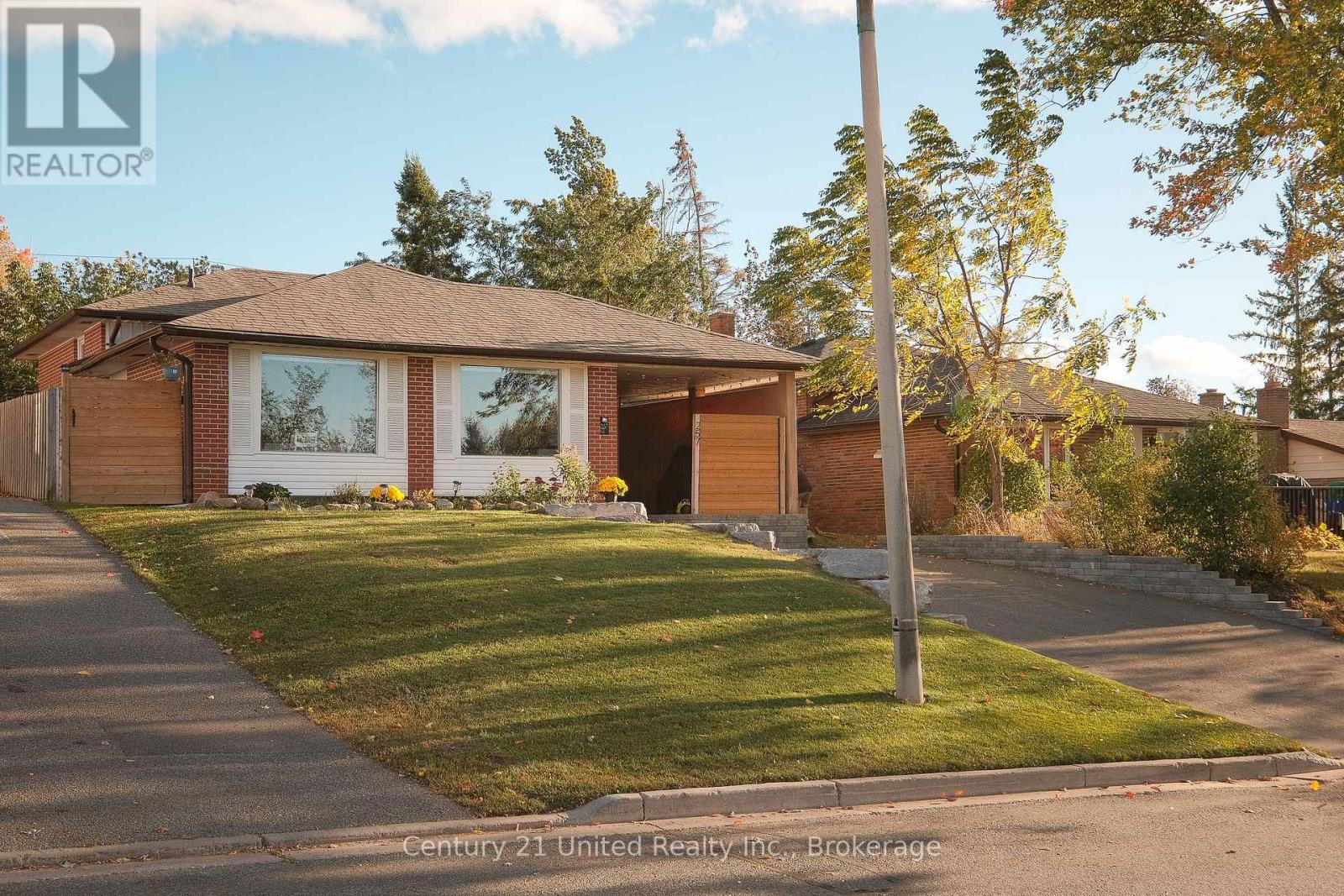 257 Riverview Heights, Peterborough, Ontario  K9J 1A9 - Photo 1 - X13880502