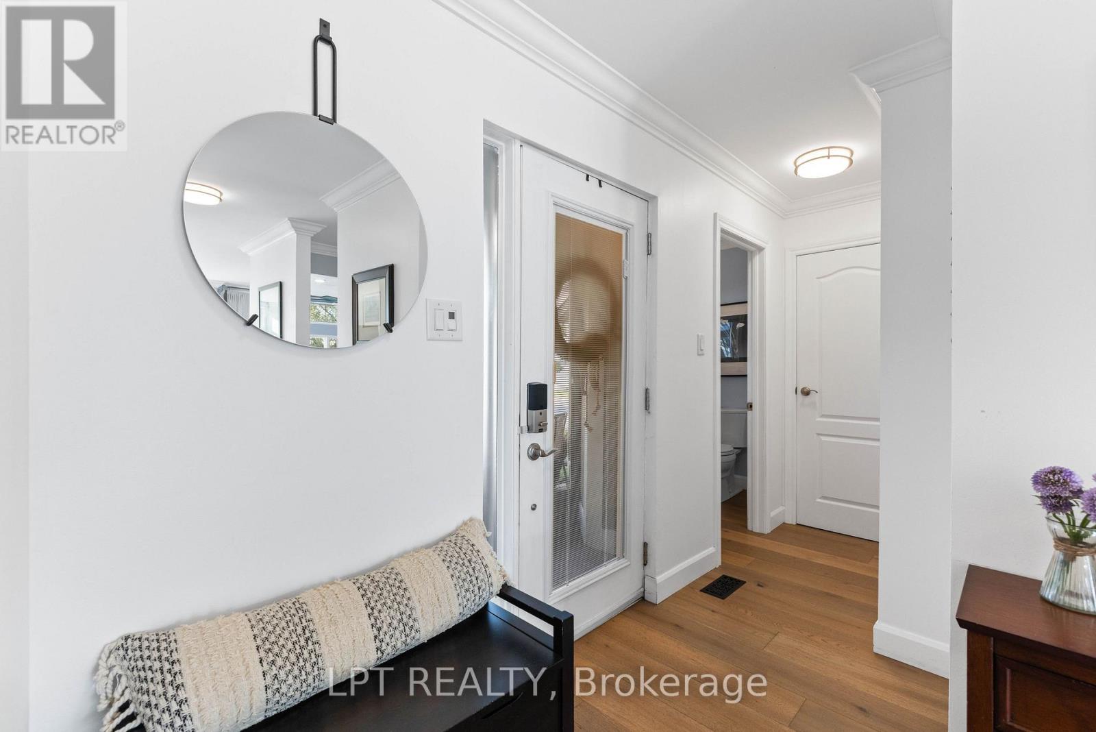 9 Davy Point Circle, Georgina, Ontario  L4P 3H2 - Photo 7 - N13879796