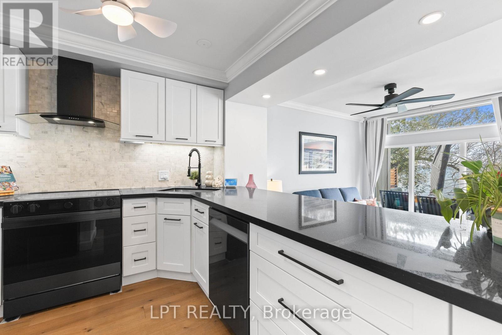 9 Davy Point Circle, Georgina, Ontario  L4P 3H2 - Photo 9 - N13879796