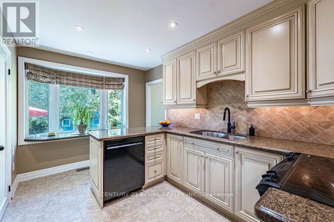 2 Alderbury Crescent, Brampton, Ontario  L6T 1P6 - Photo 14 - W13878884
