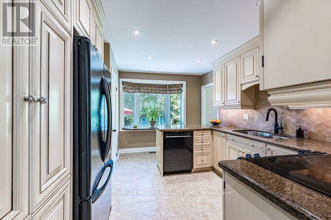 2 Alderbury Crescent, Brampton, Ontario  L6T 1P6 - Photo 13 - W13878884