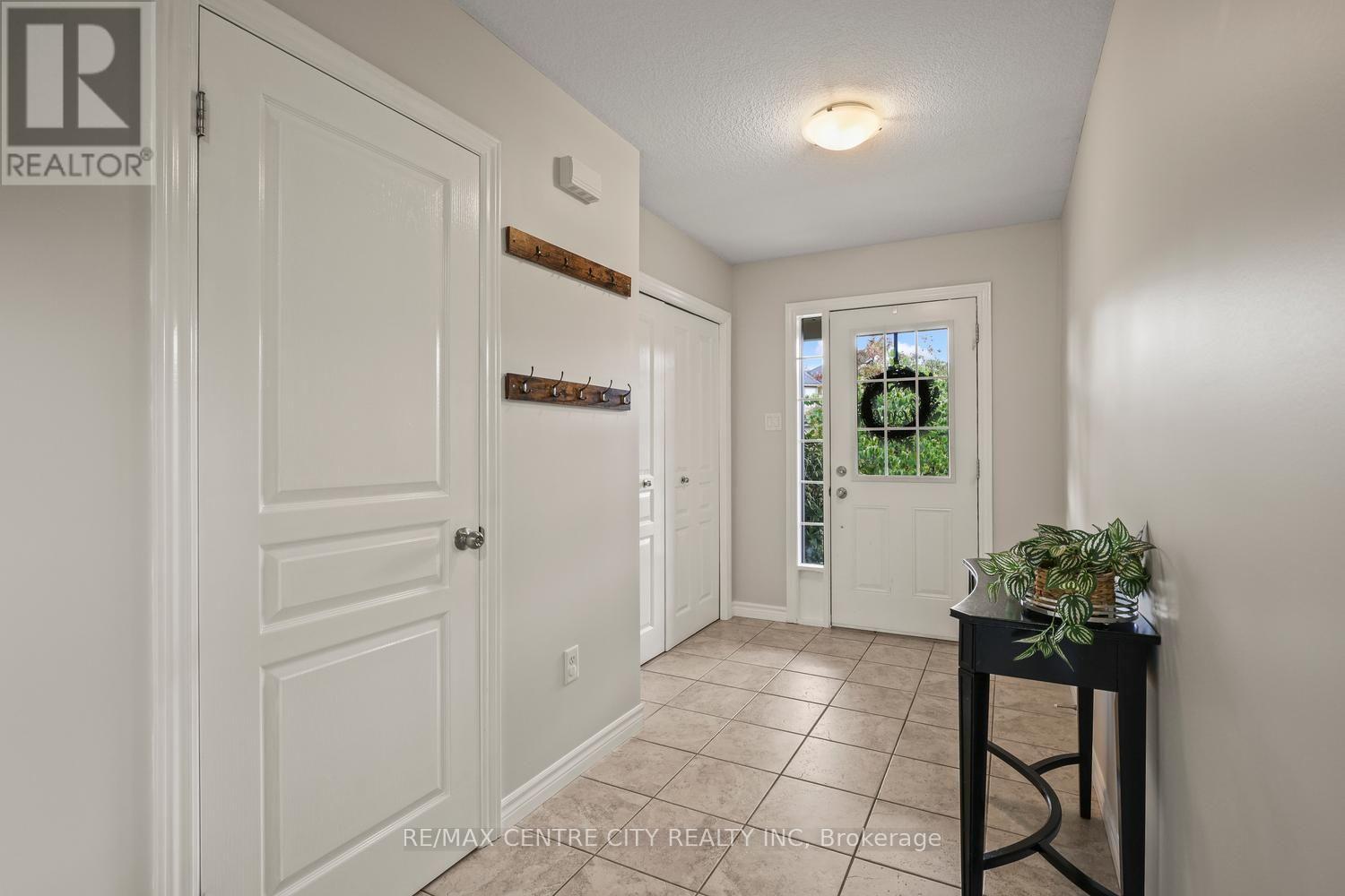 2296 Yellowbirch Way, London North, Ontario  N6G 0L3 - Photo 5 - X13880026