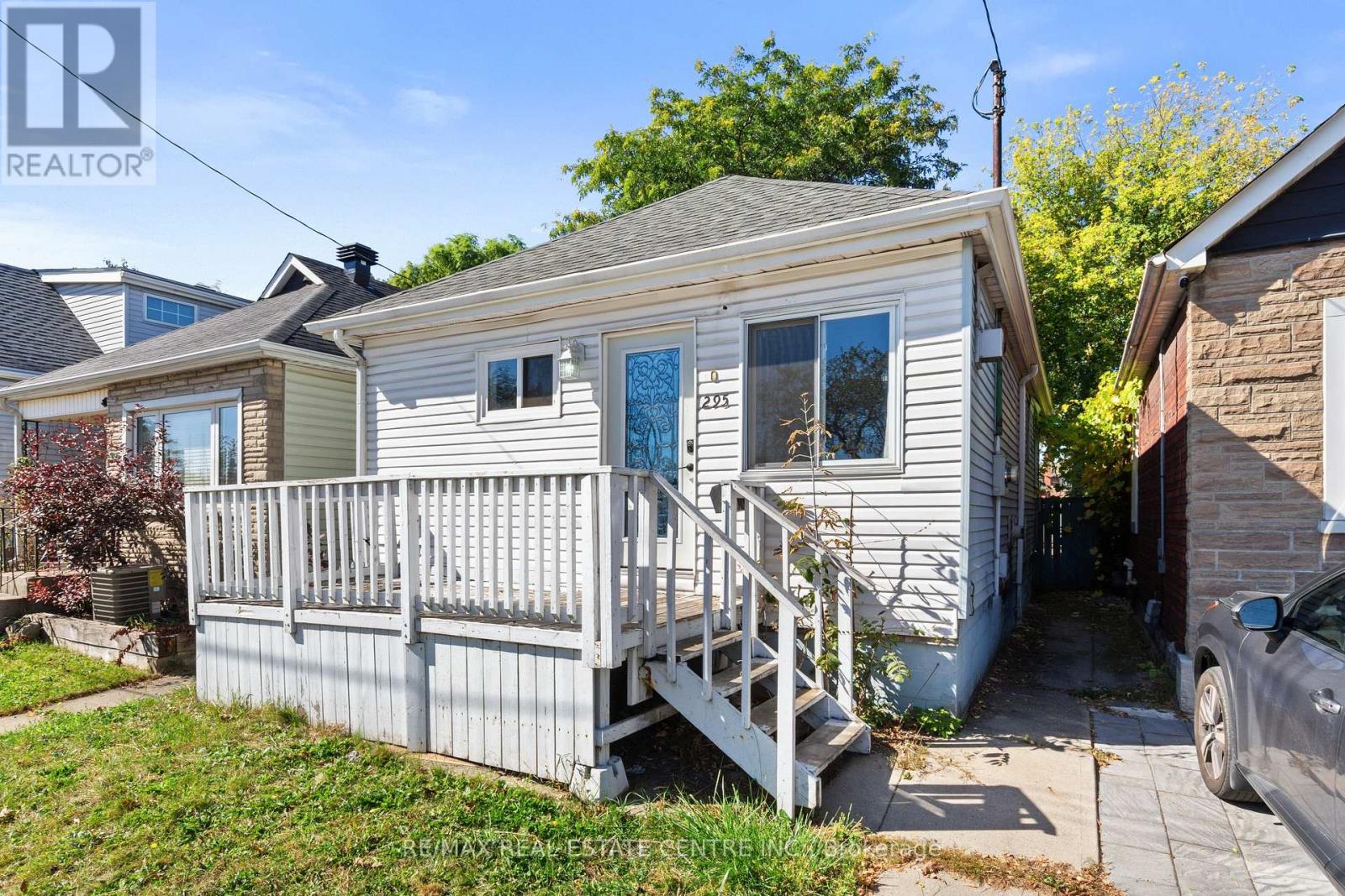 295 Strathearn Avenue, Hamilton, Ontario  L8H 5K8 - Photo 2 - X13880446
