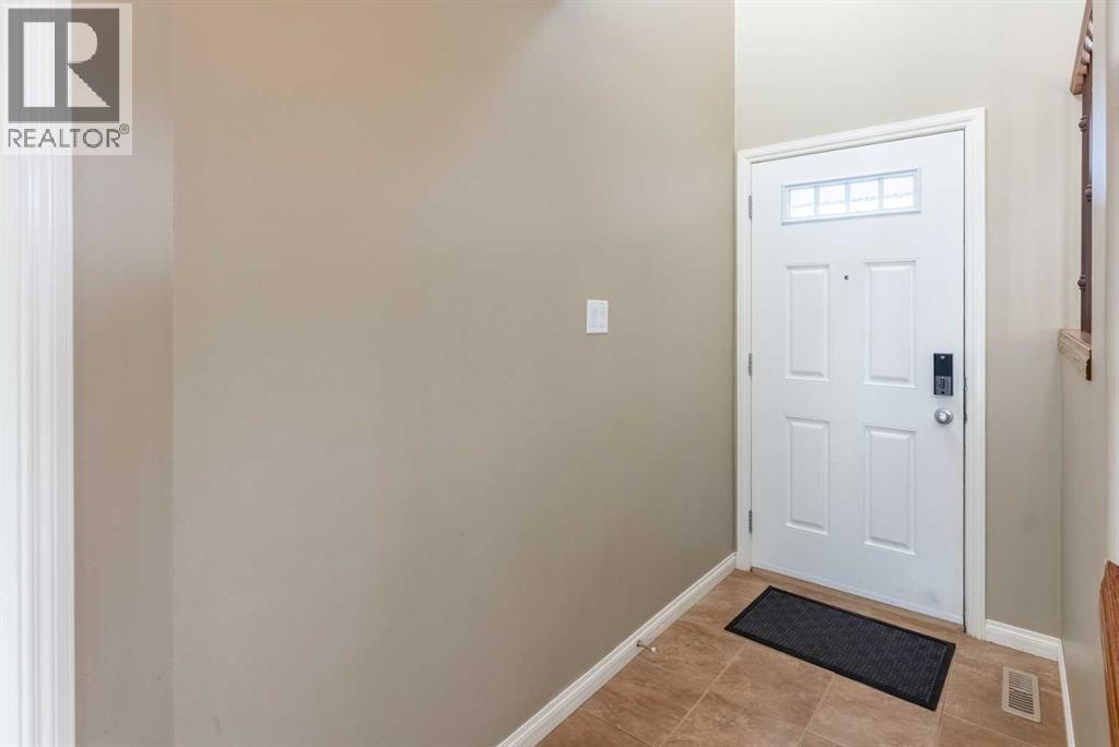 17 Coalbanks Link W, Lethbridge, Alberta  T1J 4H6 - Photo 3 - A2326571