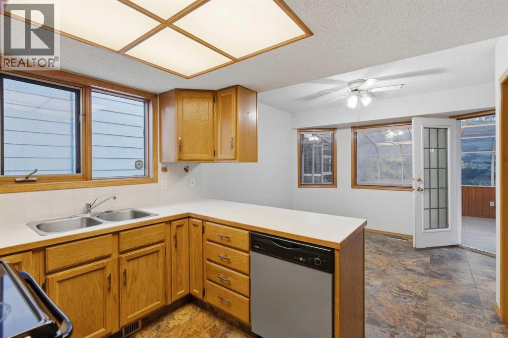 60 Sundown Way Se, Calgary, Alberta  T2X 3B6 - Photo 11 - A2348923