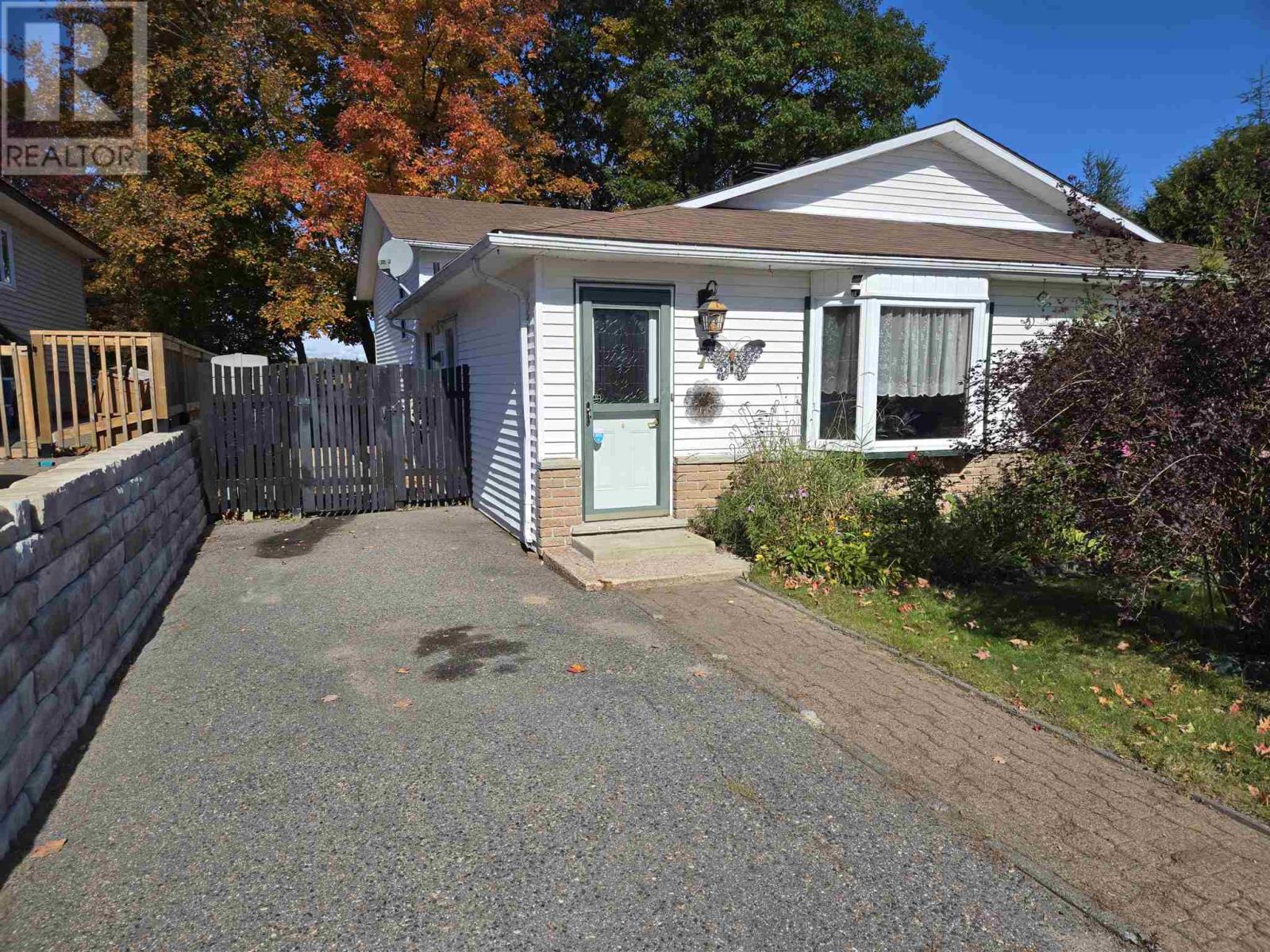 7 Feltz Rd, Elliot Lake, Ontario  P5A 1V3 - Photo 1 - SM262829