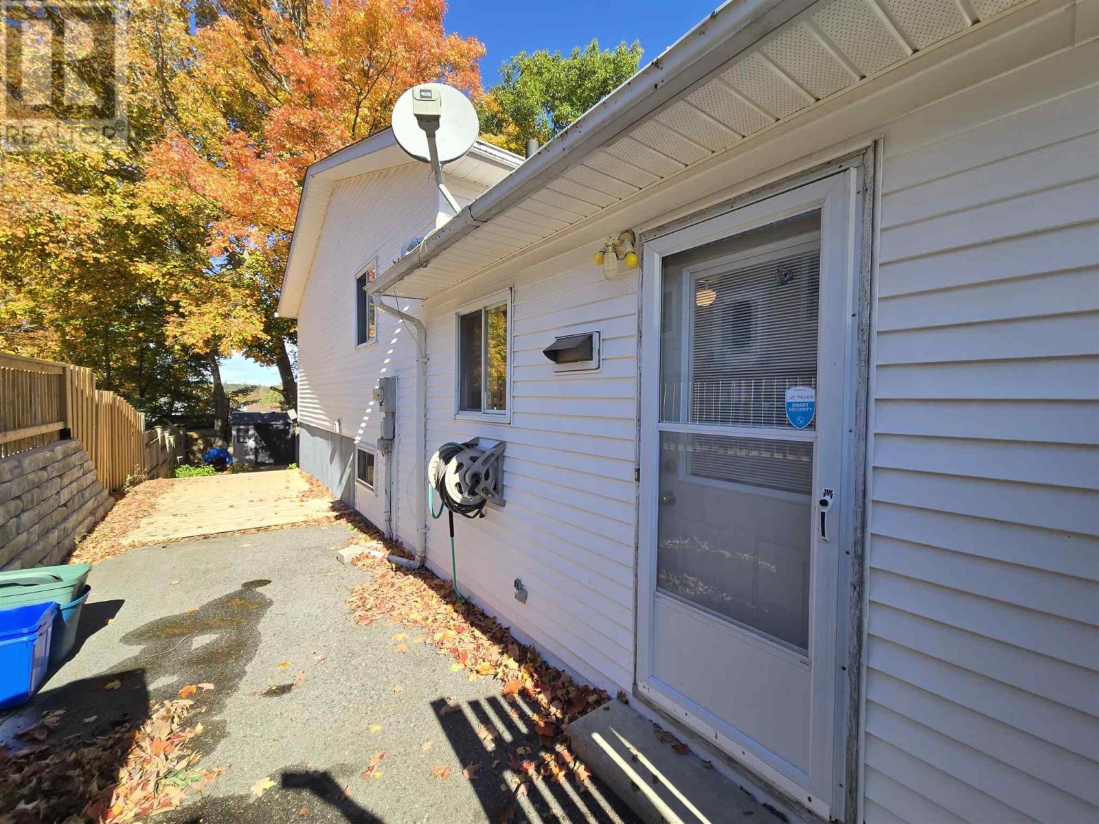 7 Feltz Rd, Elliot Lake, Ontario  P5A 1V3 - Photo 2 - SM262829