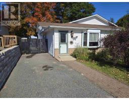7 Feltz RD, Elliot Lake, Ontario