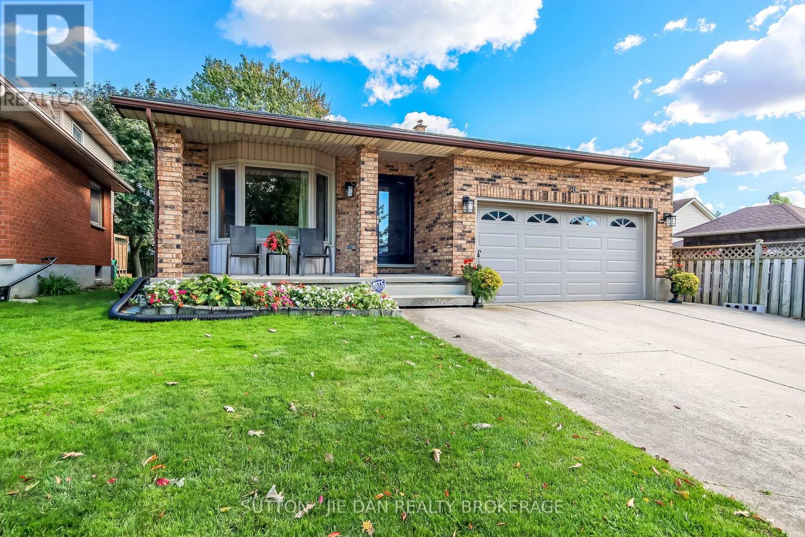 28 Country Club Lane, London South, Ontario  N6C 5R8 - Photo 1 - X13880678