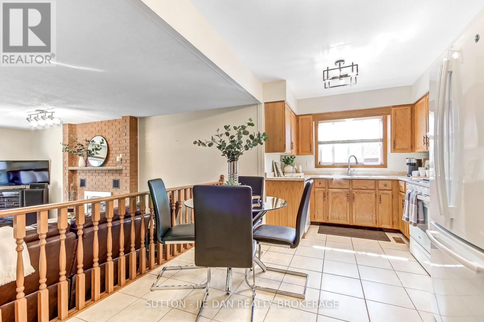 28 Country Club Lane, London South, Ontario  N6C 5R8 - Photo 8 - X13880678