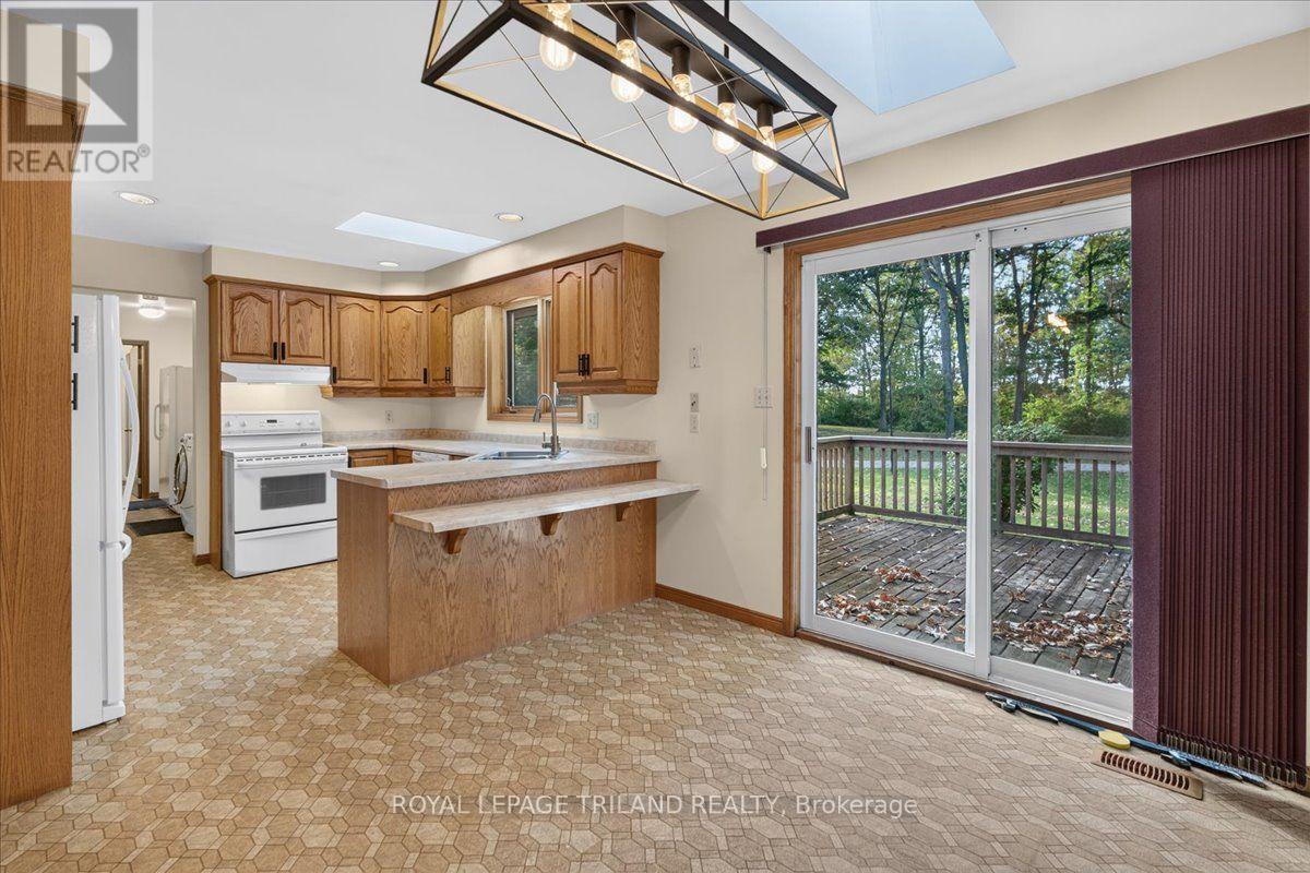 22775 Dogwood Road, Southwest Middlesex, Ontario  N0L 1Z0 - Photo 12 - X13880758