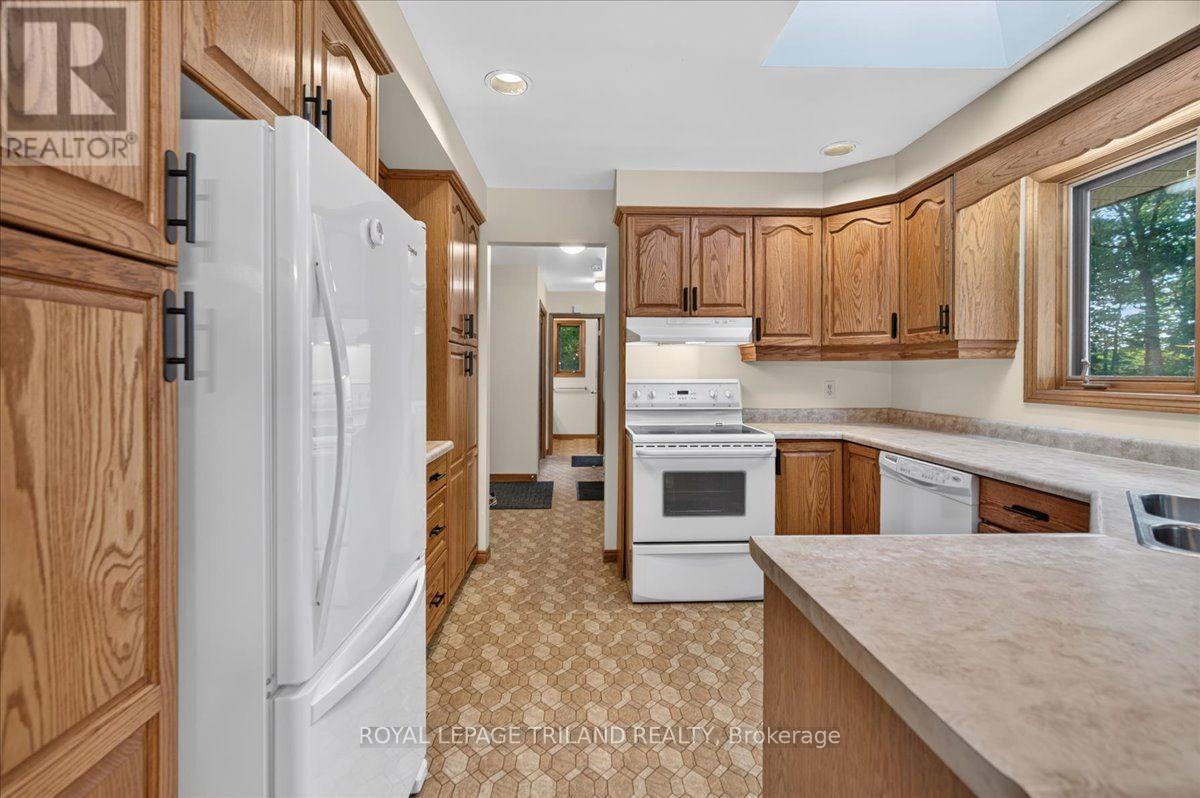 22775 Dogwood Road, Southwest Middlesex, Ontario  N0L 1Z0 - Photo 14 - X13880758