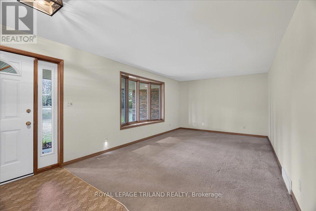 22775 Dogwood Road, Southwest Middlesex, Ontario  N0L 1Z0 - Photo 9 - X13880758