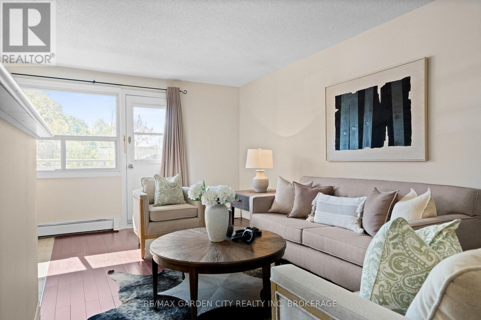 211 - 264 Oakdale Avenue, St. Catharines, Ontario  L2P 2K4 - Photo 3 - X13880694