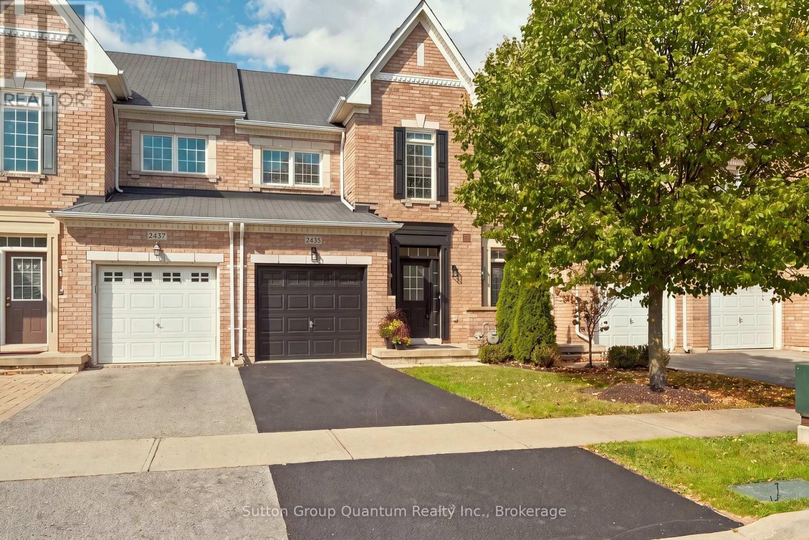 2435 Montagne Avenue, Oakville, Ontario  L6M 0J4 - Photo 2 - W13880666