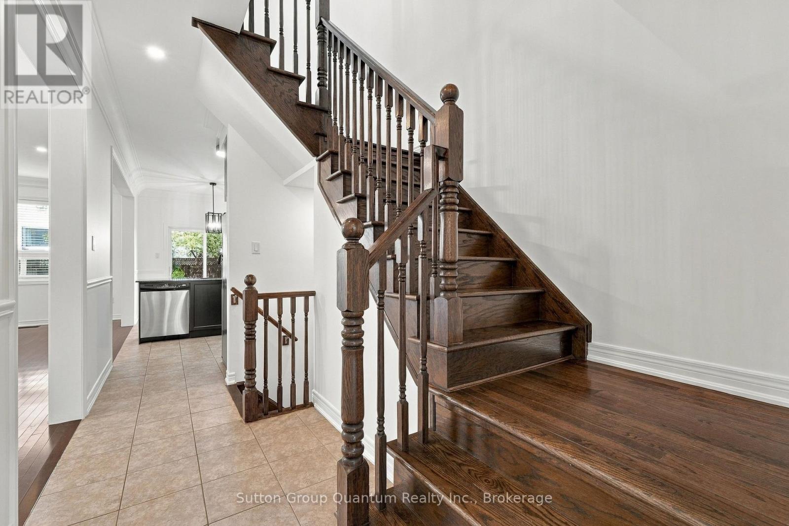 2435 Montagne Avenue, Oakville, Ontario  L6M 0J4 - Photo 6 - W13880666