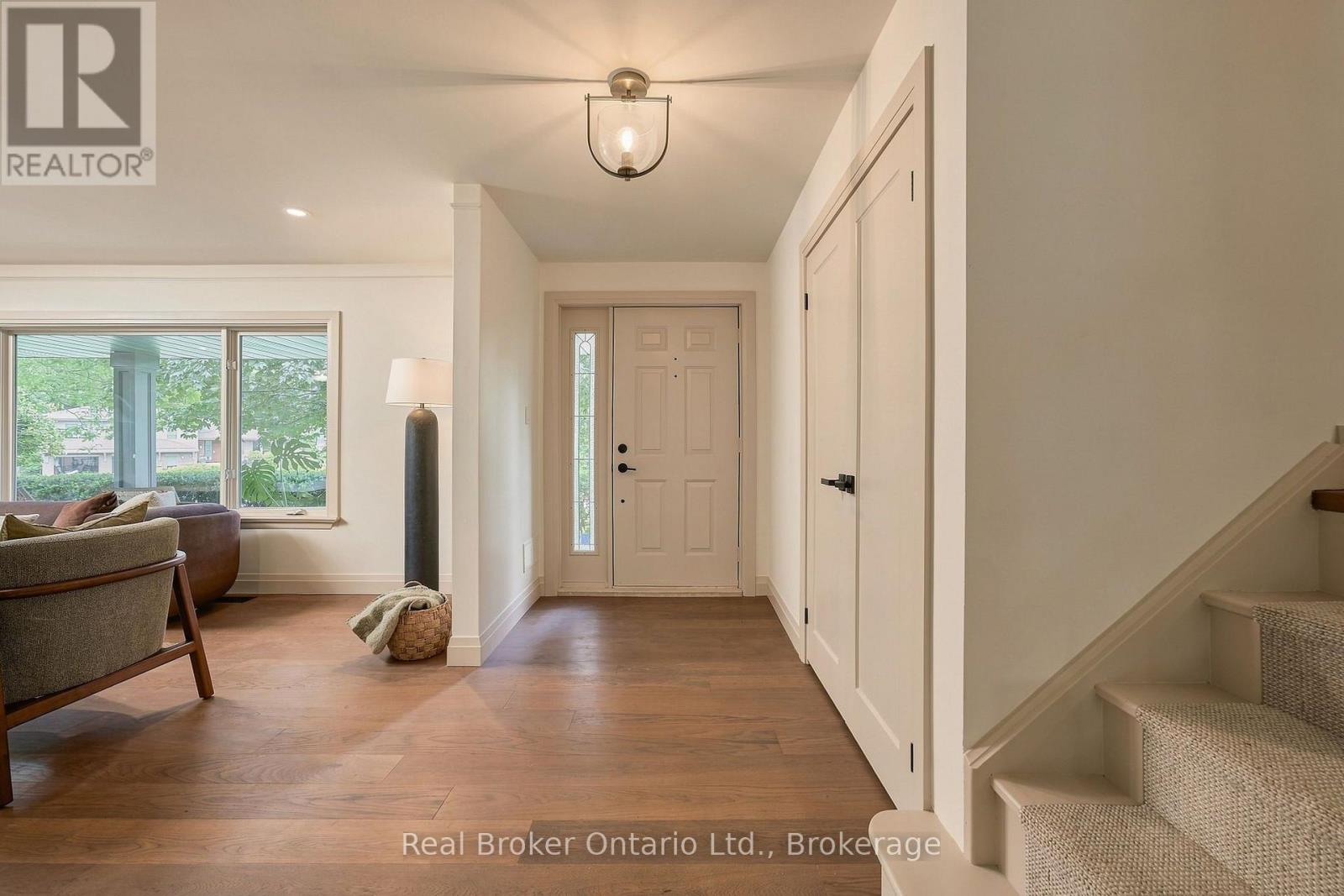 571 Leonard Court, Burlington, Ontario  L7T 2P4 - Photo 7 - W13880736
