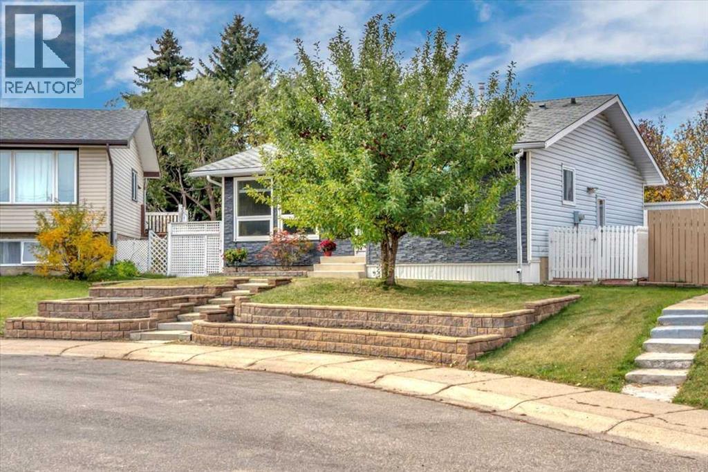 232 Madeira Place NE, Calgary, Alberta  T2A 5T1 - Photo 3 - A2348763