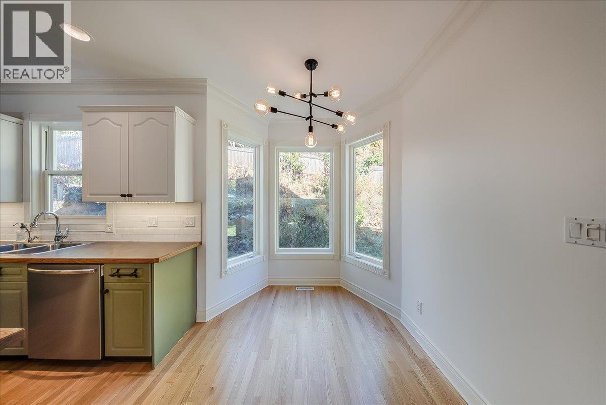 1860 Planer Crescent, Rossland, British Columbia  V0G 1Y0 - Photo 17 - 10403211