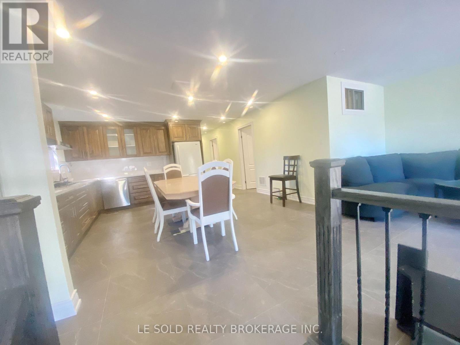 UPPER - 2 CHIPWOOD CRESCENT