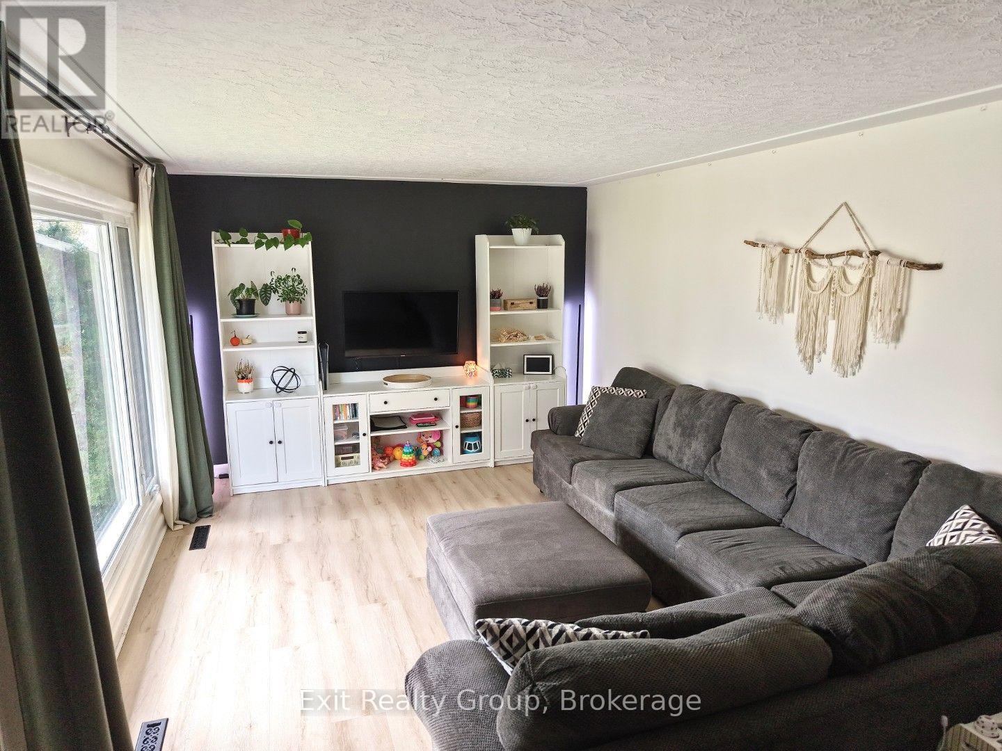 42 Third Avenue, Quinte West, Ontario  K8V 5N2 - Photo 4 - X13880576
