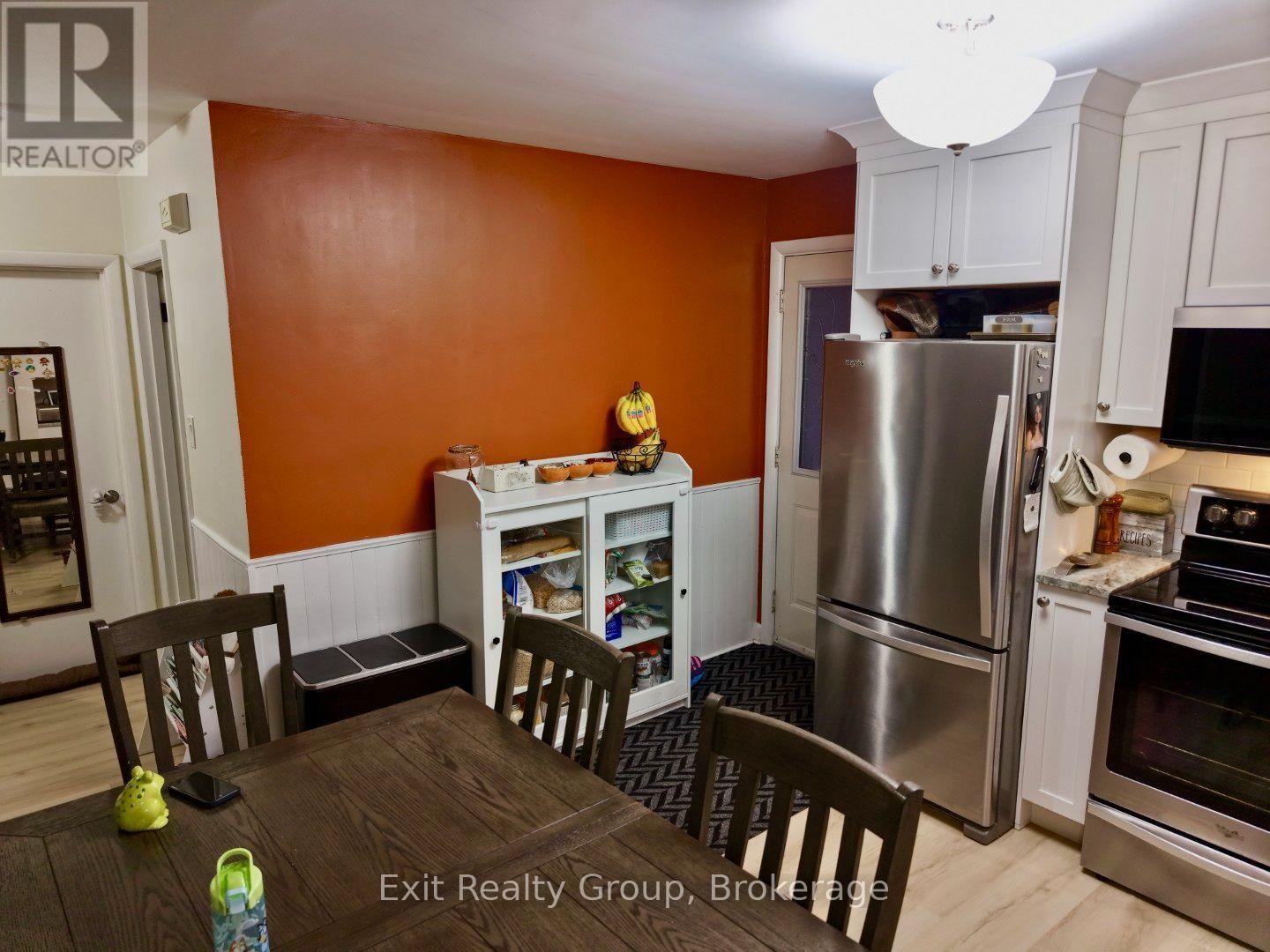 42 Third Avenue, Quinte West, Ontario  K8V 5N2 - Photo 6 - X13880576