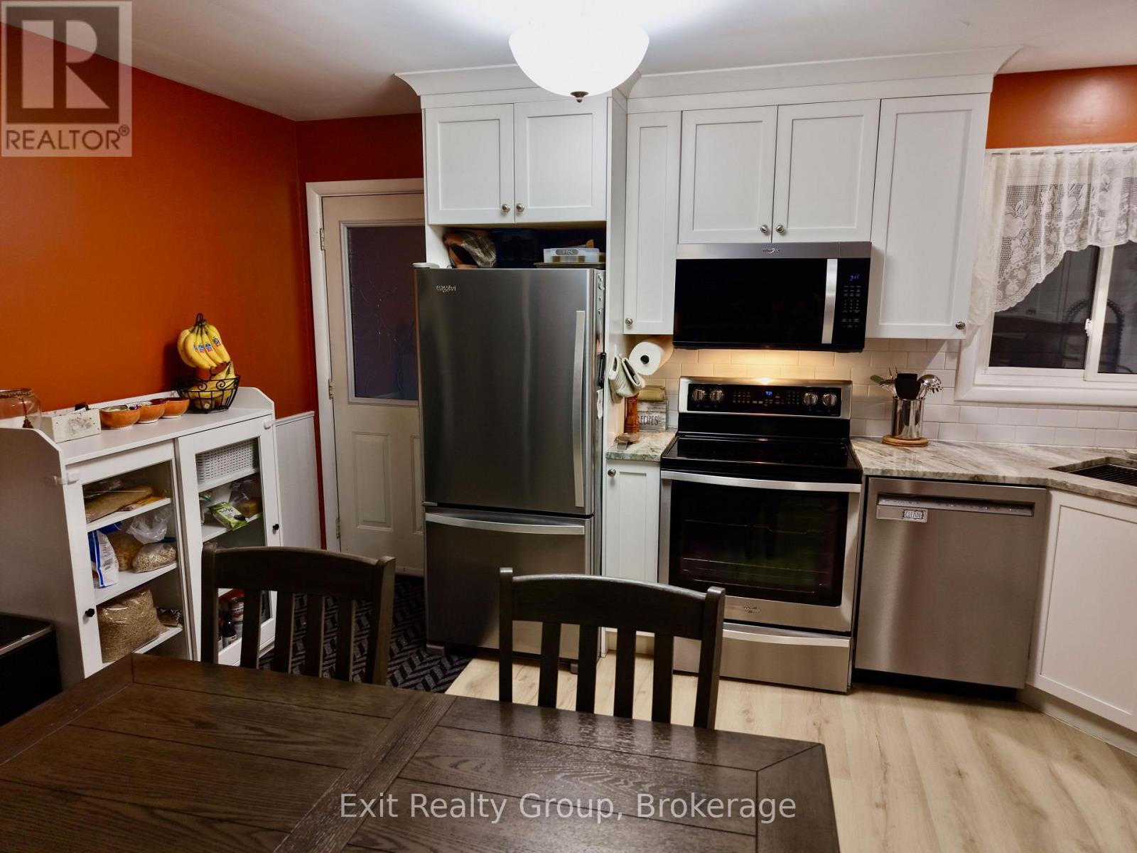 42 Third Avenue, Quinte West, Ontario  K8V 5N2 - Photo 7 - X13880576