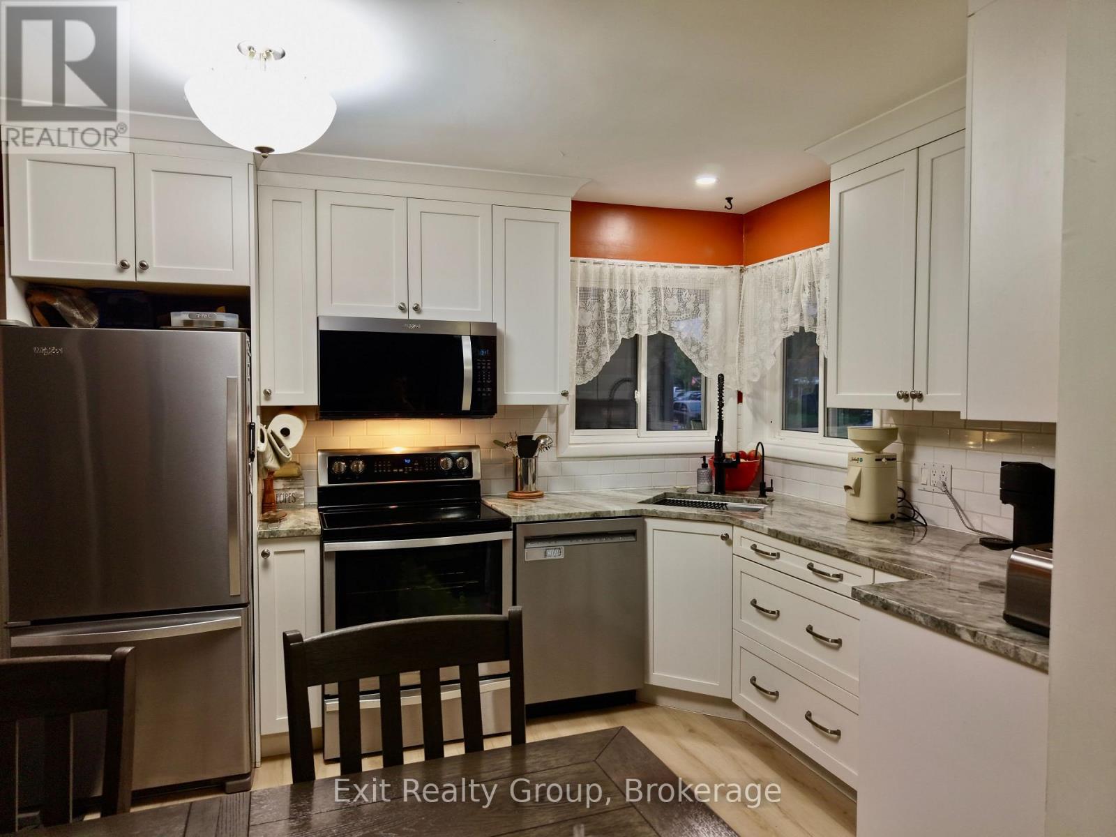 42 Third Avenue, Quinte West, Ontario  K8V 5N2 - Photo 8 - X13880576