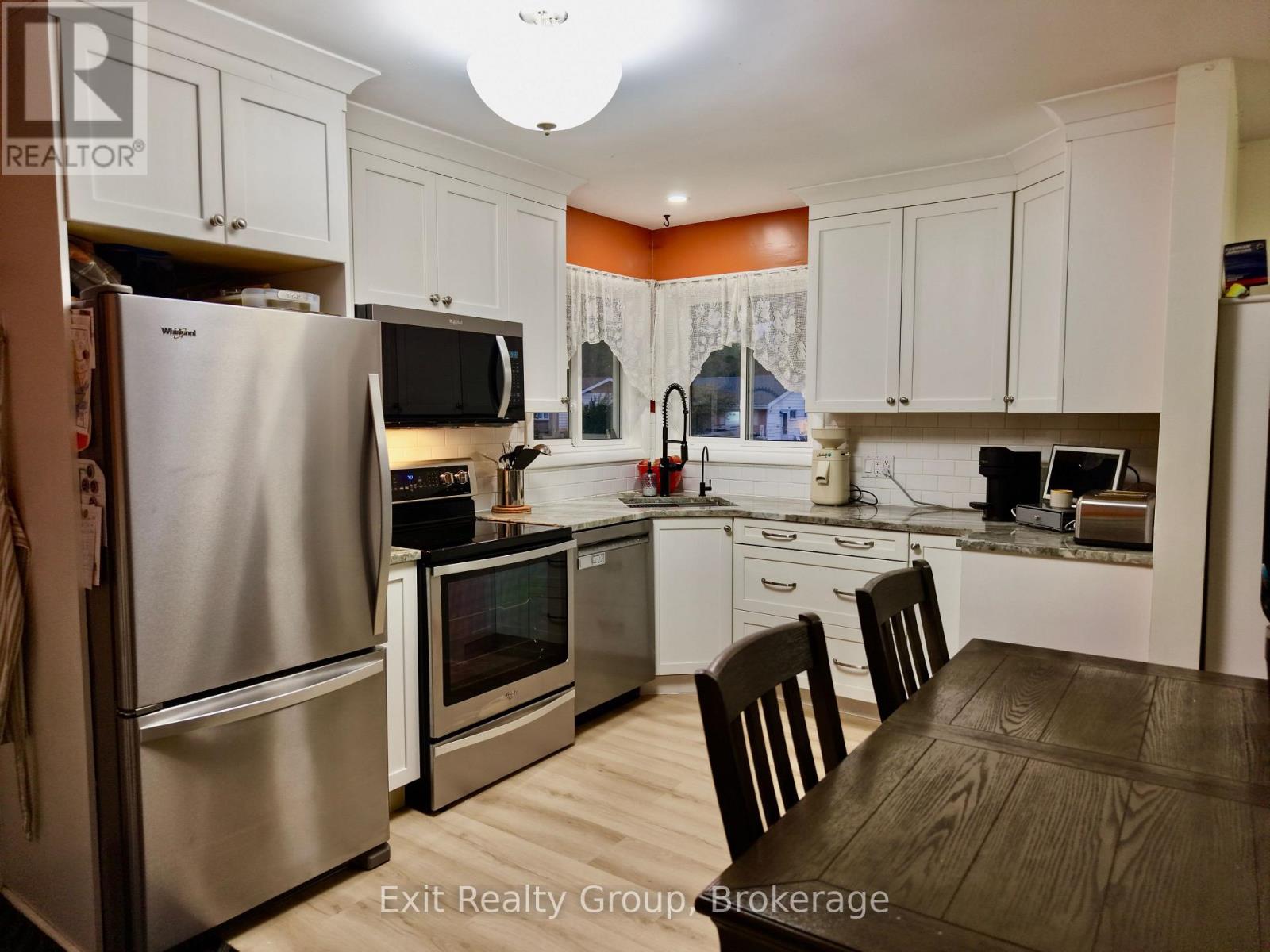 42 Third Avenue, Quinte West, Ontario  K8V 5N2 - Photo 9 - X13880576