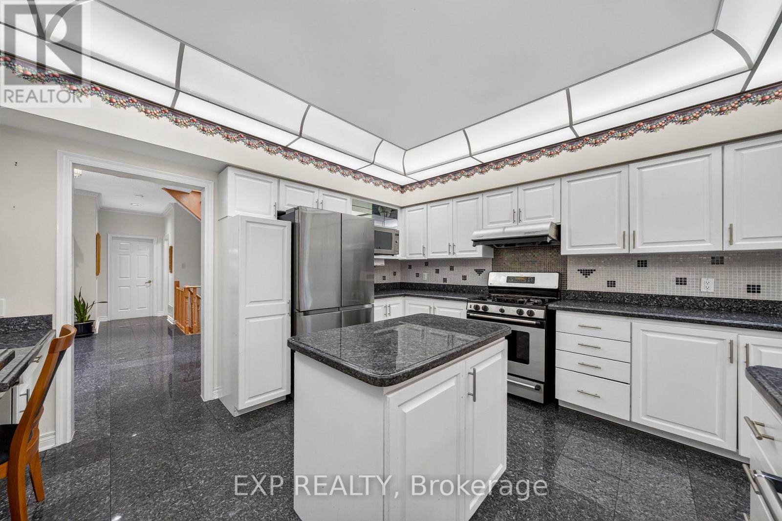2 Shallmar Gardens, Richmond Hill, Ontario  L4B 3G4 - Photo 18 - N13880650
