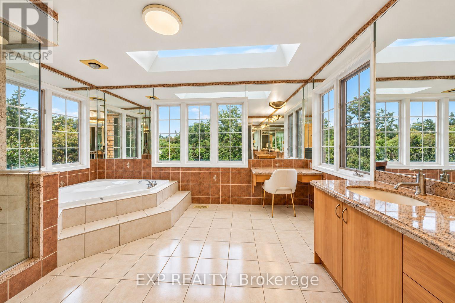 2 Shallmar Gardens, Richmond Hill, Ontario  L4B 3G4 - Photo 23 - N13880650