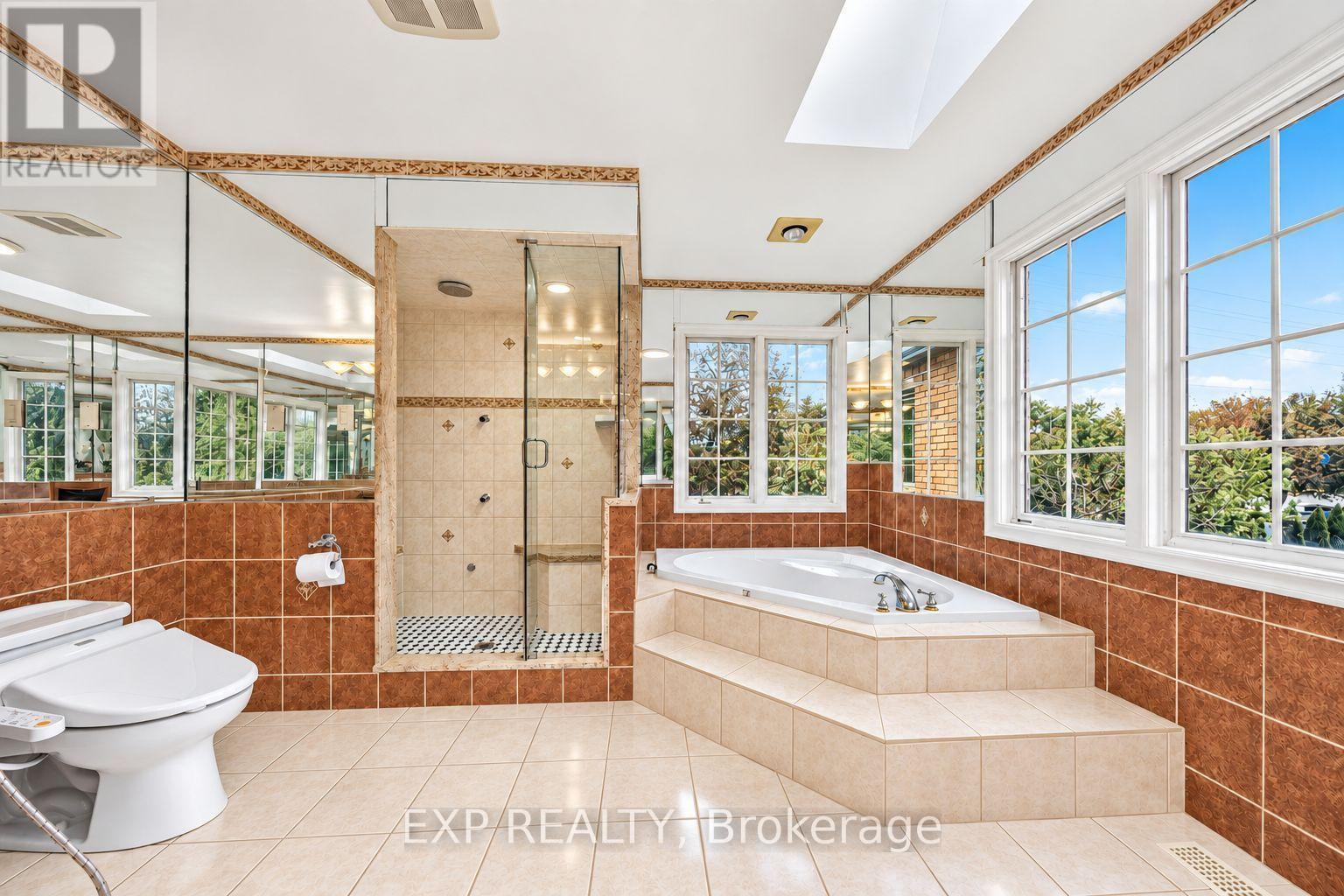2 Shallmar Gardens, Richmond Hill, Ontario  L4B 3G4 - Photo 24 - N13880650