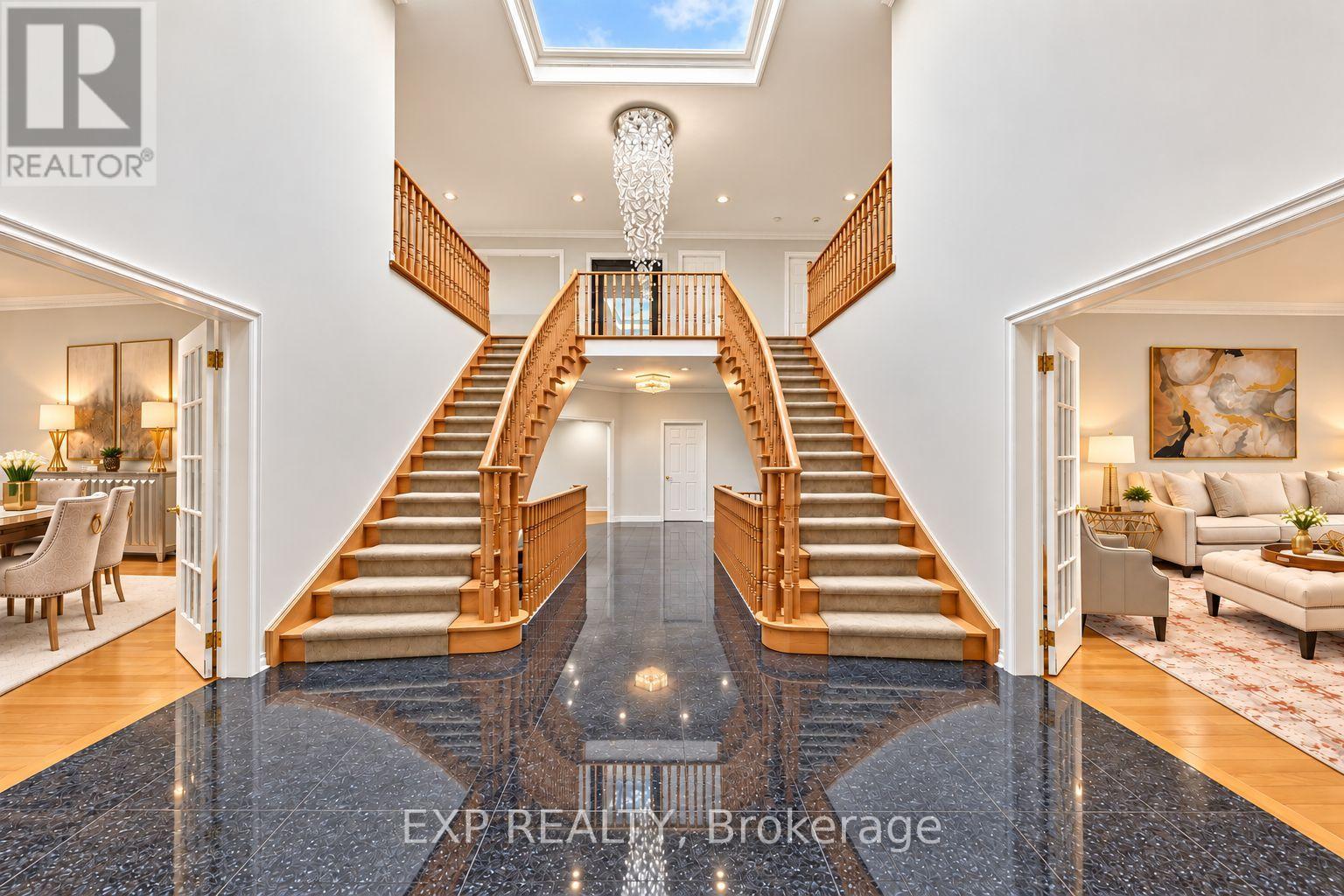 2 Shallmar Gardens, Richmond Hill, Ontario  L4B 3G4 - Photo 4 - N13880650