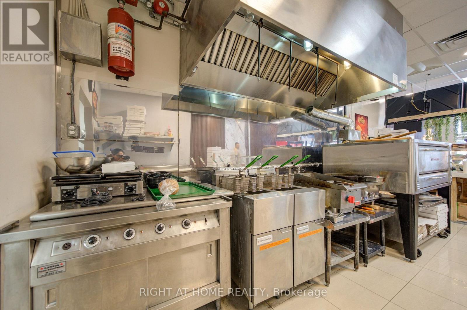 12b - 1470 Centre Street, Vaughan, Ontario  L4J 3N1 - Photo 7 - N13880668