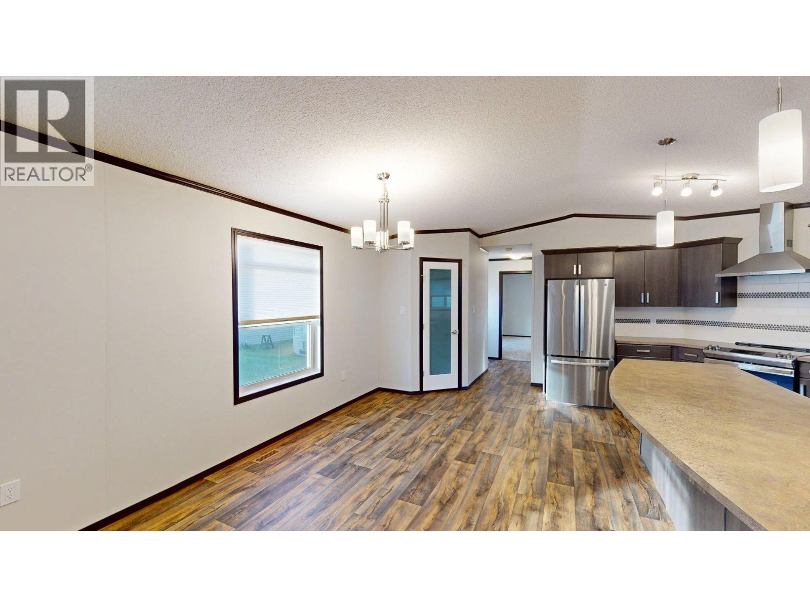 23 Deerborne Drive, Elkford, British Columbia  V0B 1H0 - Photo 6 - 10402927