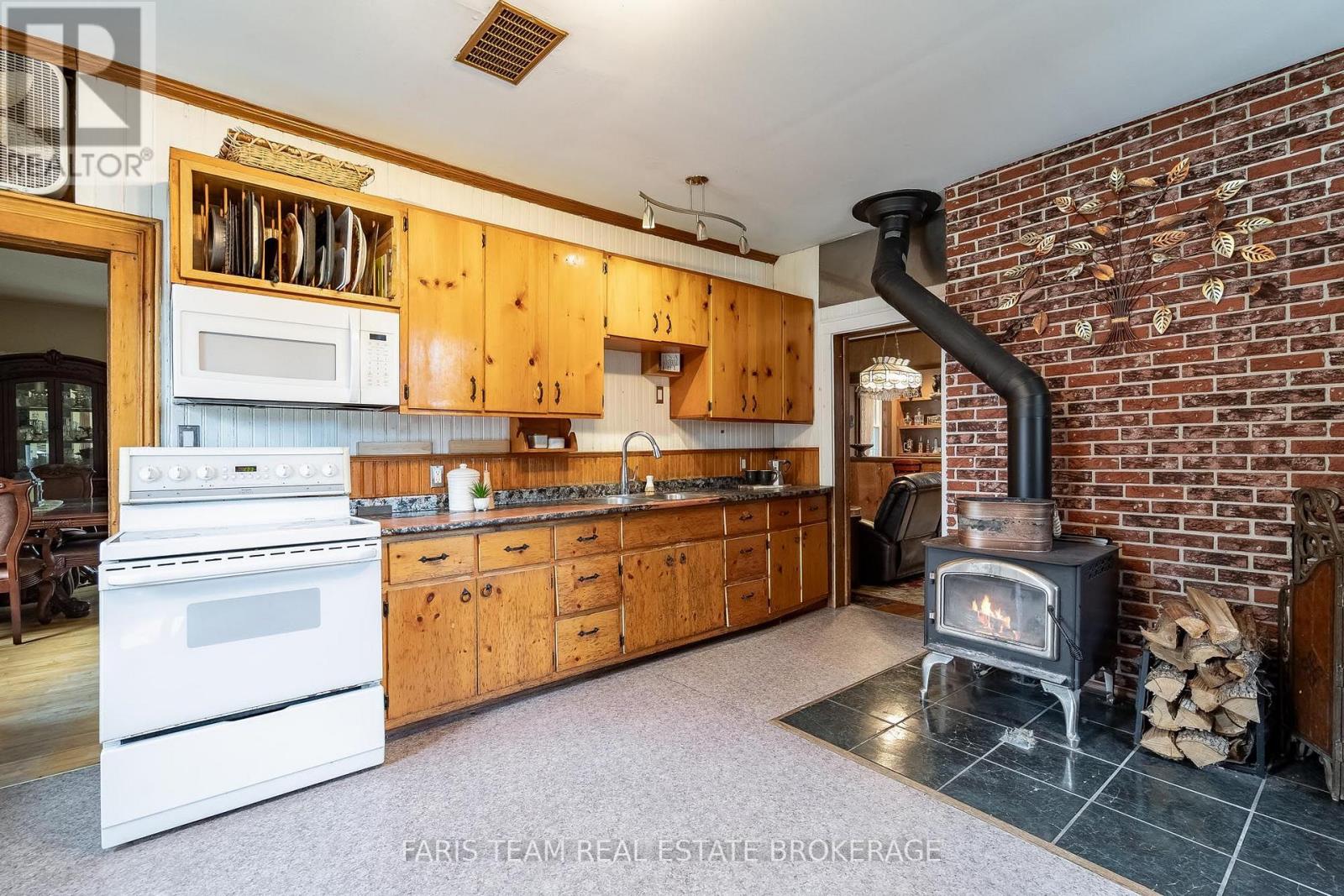 10 Eplett Street, Severn (Coldwater), Ontario  L0K 1E0 - Photo 4 - S13880548